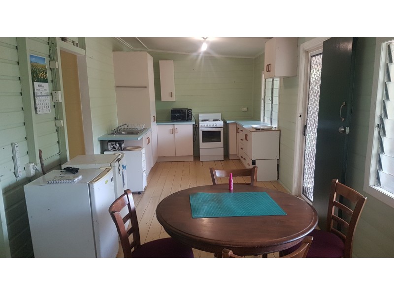 17 Hall St, Mount Morgan QLD 4714