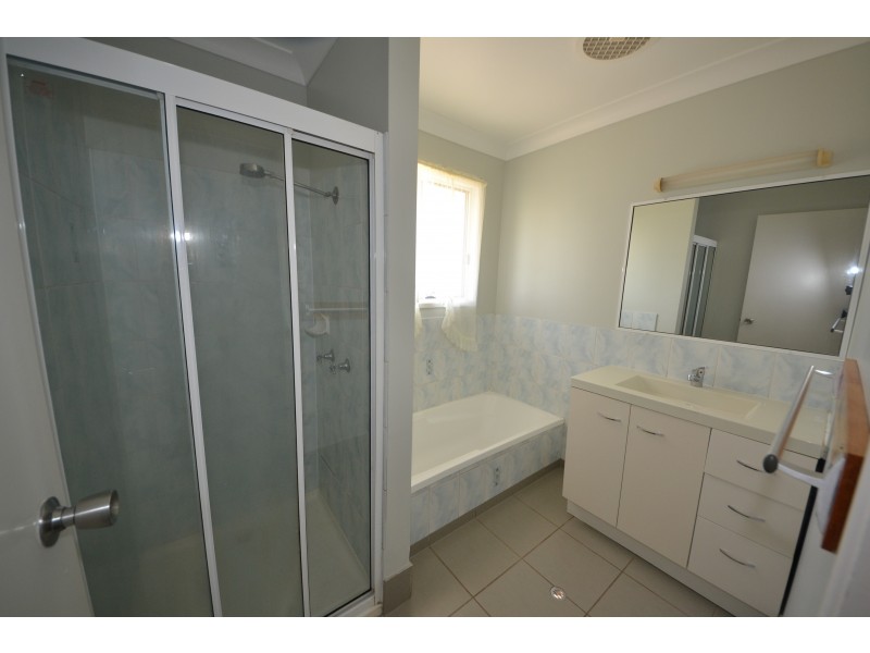 78 Donovan Cres, Gracemere QLD 4702