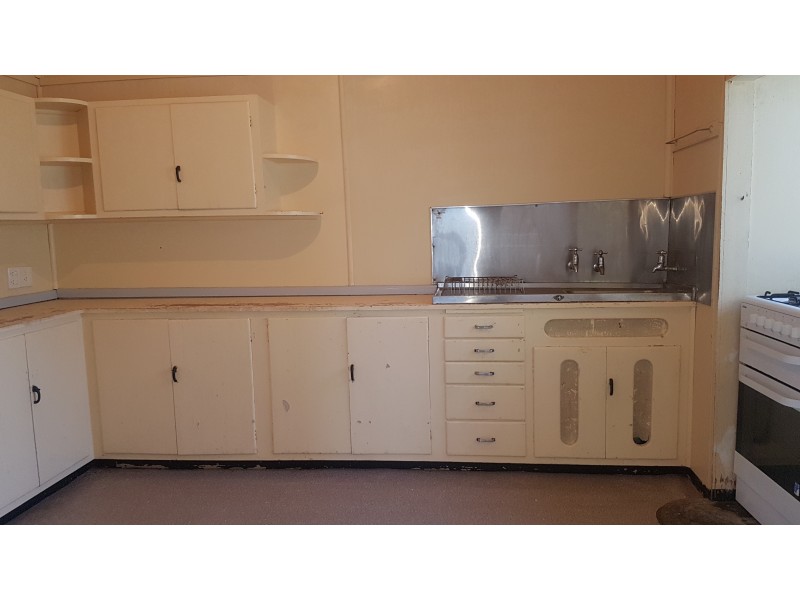 44 Dee St, Mount Morgan QLD 4714