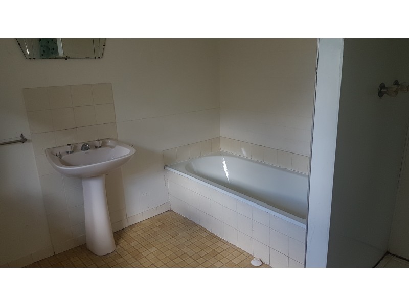 44 Dee St, Mount Morgan QLD 4714