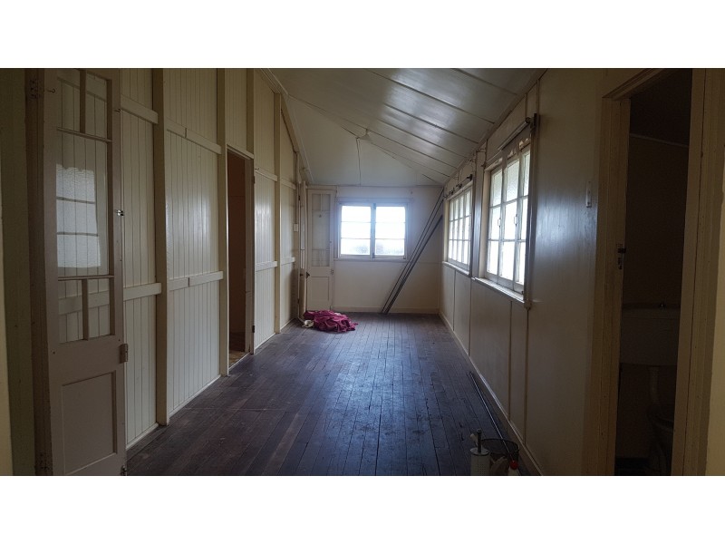 44 Dee St, Mount Morgan QLD 4714