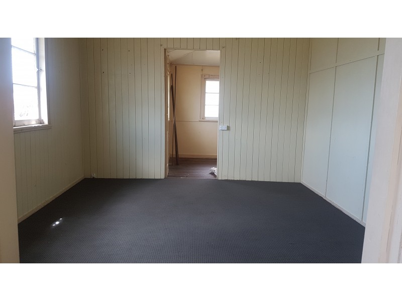 44 Dee St, Mount Morgan QLD 4714