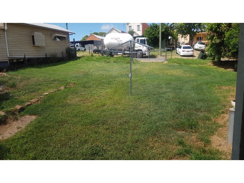 44 Dee St, Mount Morgan QLD 4714