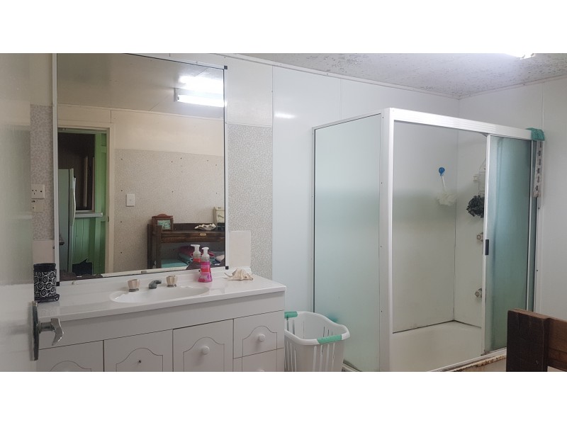 5 Pheasant Creek Rd, Wowan QLD 4702