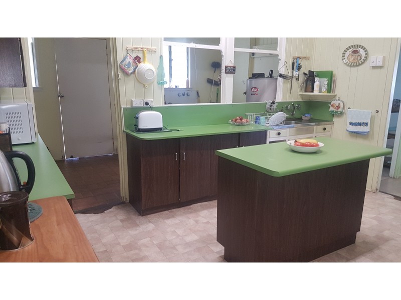 5 Pheasant Creek Rd, Wowan QLD 4702