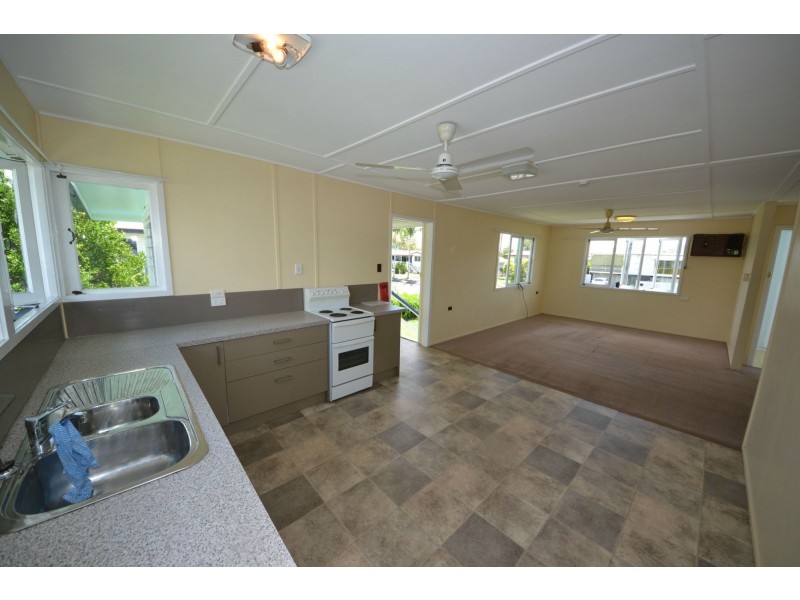 66 Alexandra Street, Park Avenue QLD 4701