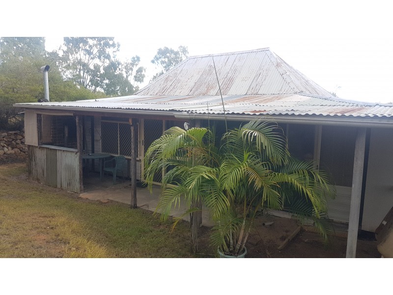 31 Black St, Mount Morgan QLD 4714