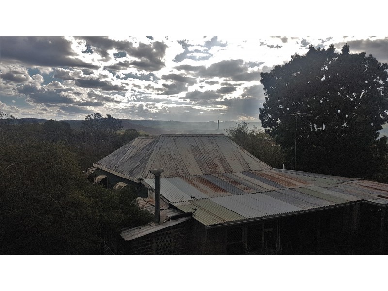 31 Black St, Mount Morgan QLD 4714