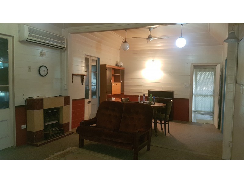 31 Black St, Mount Morgan QLD 4714