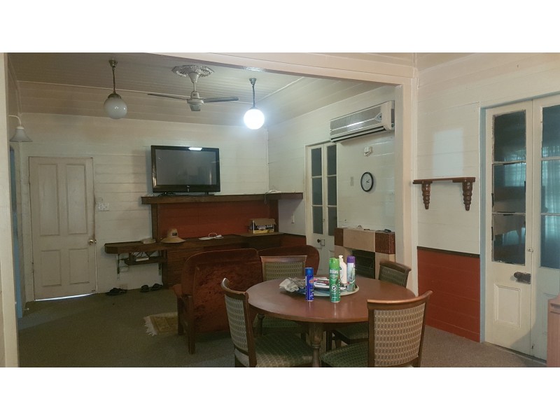 31 Black St, Mount Morgan QLD 4714