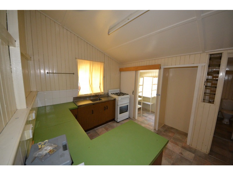 6 Cornes St, Mount Morgan QLD 4714