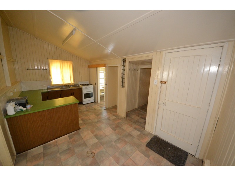 6 Cornes St, Mount Morgan QLD 4714