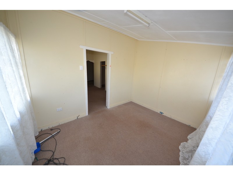 6 Cornes St, Mount Morgan QLD 4714