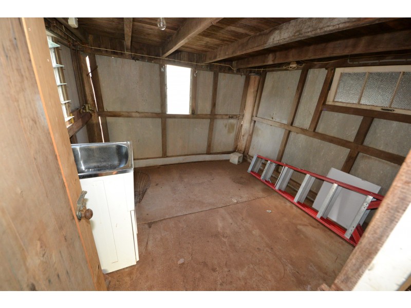 6 Cornes St, Mount Morgan QLD 4714