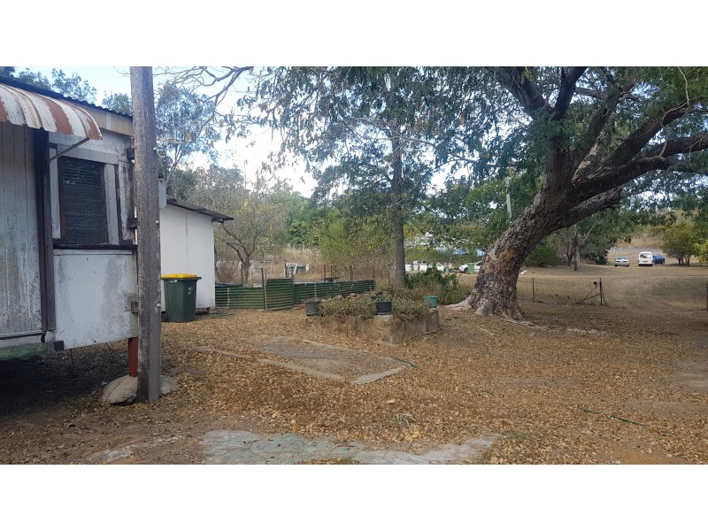 11 Racecourse Rd, Mount Morgan QLD 4714