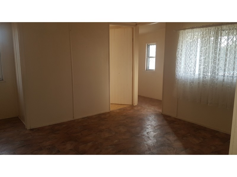 122 East St, Mount Morgan QLD 4714