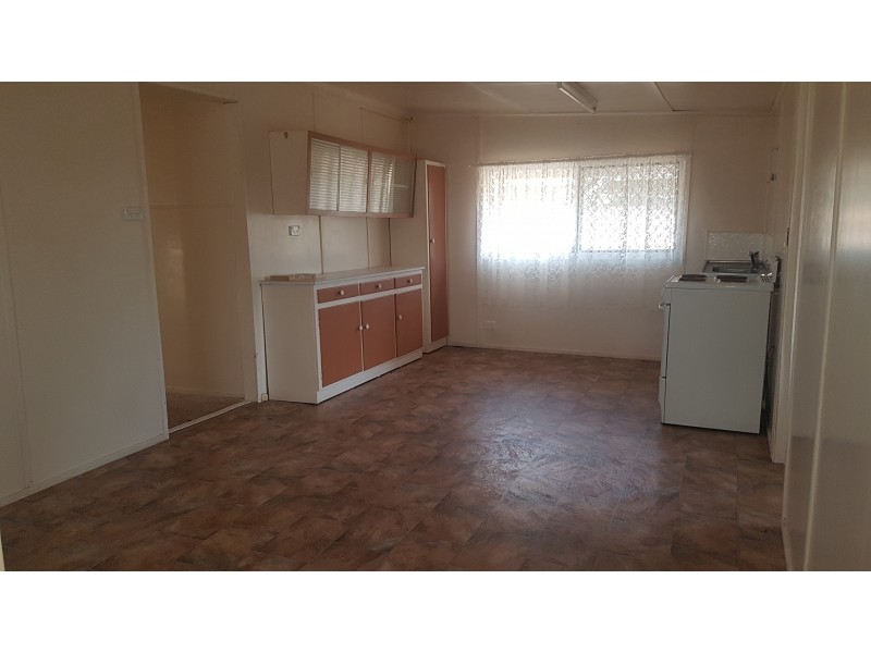 122 East St, Mount Morgan QLD 4714