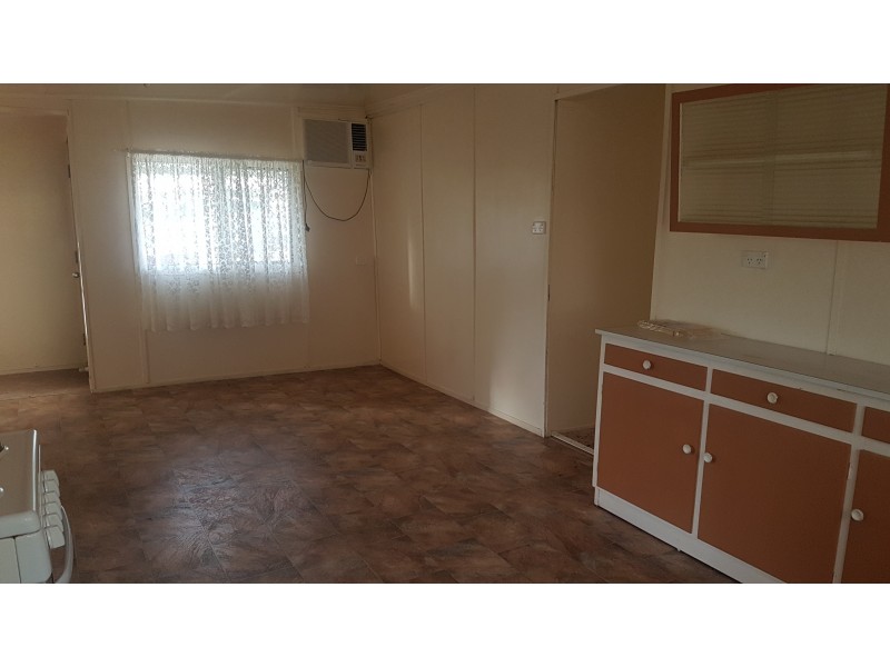 122 East St, Mount Morgan QLD 4714