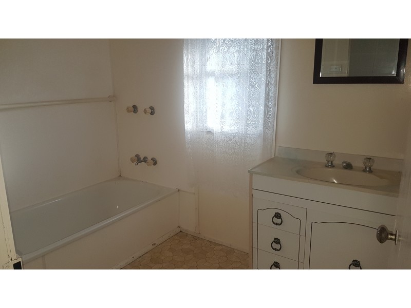 122 East St, Mount Morgan QLD 4714