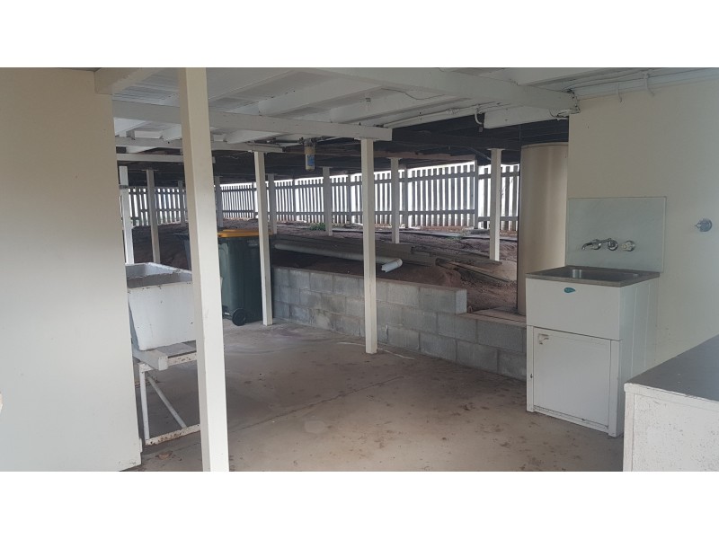 122 East St, Mount Morgan QLD 4714