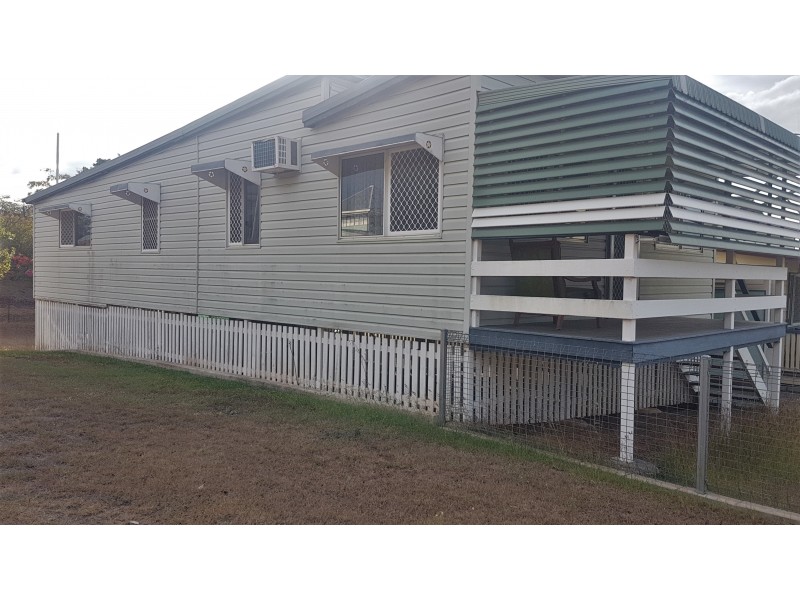 122 East St, Mount Morgan QLD 4714