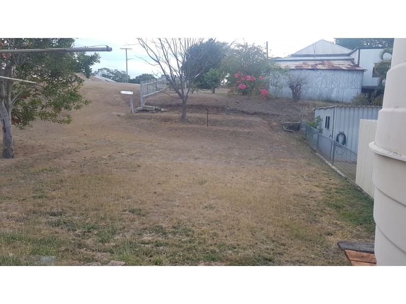 122 East St, Mount Morgan QLD 4714