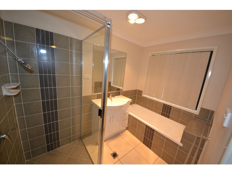 27 Sunrise Crescent, Gracemere QLD 4702