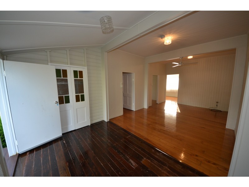 10 James St, Mount Morgan QLD 4714