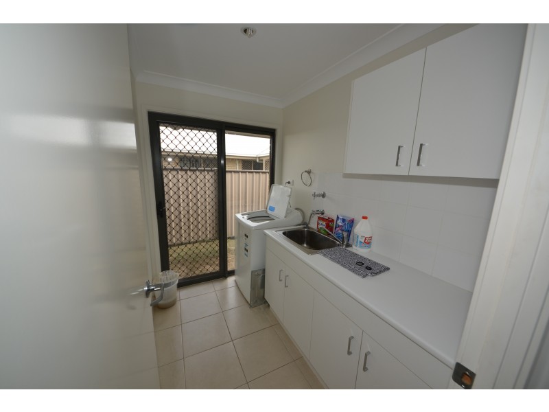 8 Belltrees Avenue, Gracemere QLD 4702