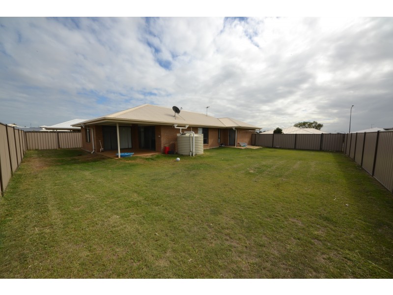 8 Belltrees Avenue, Gracemere QLD 4702