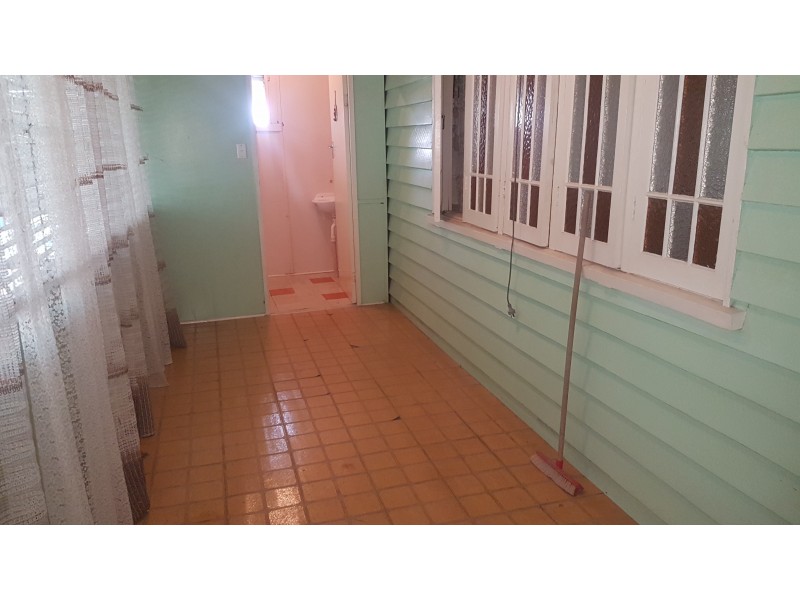 2 Nicholson St, Mount Morgan QLD 4714