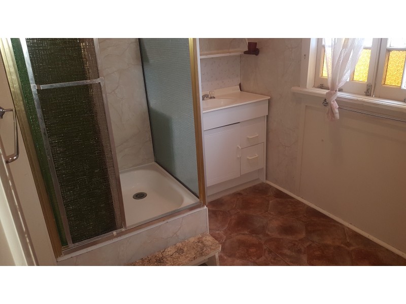 2 Nicholson St, Mount Morgan QLD 4714