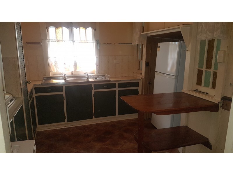 2 Nicholson St, Mount Morgan QLD 4714