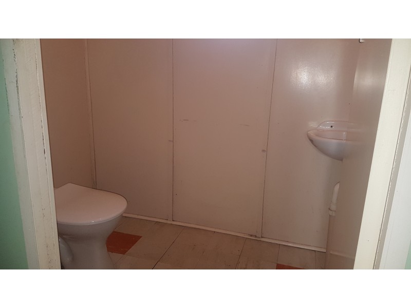 2 Nicholson St, Mount Morgan QLD 4714