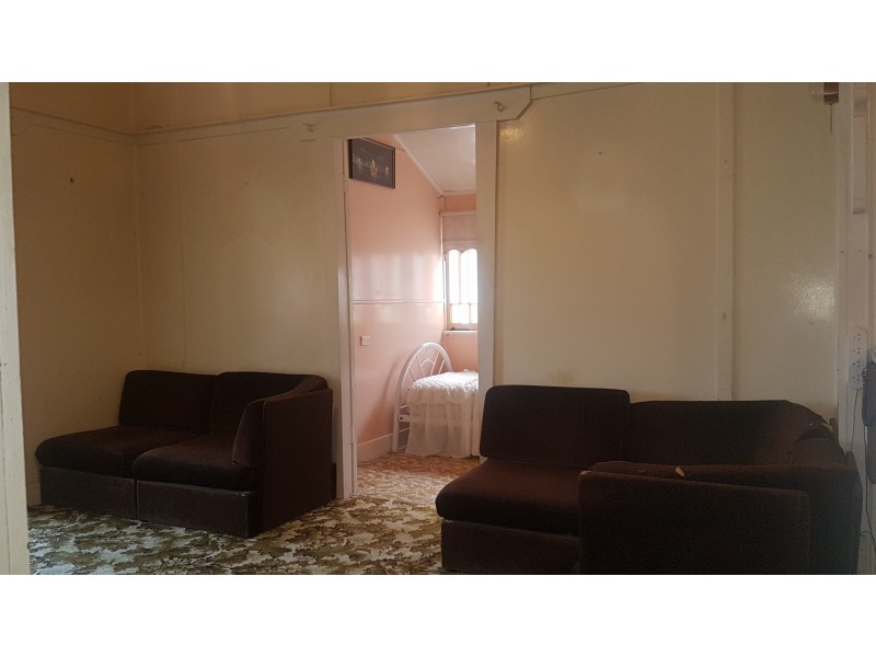 2 Nicholson St, Mount Morgan QLD 4714