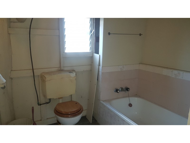 2 Nicholson St, Mount Morgan QLD 4714