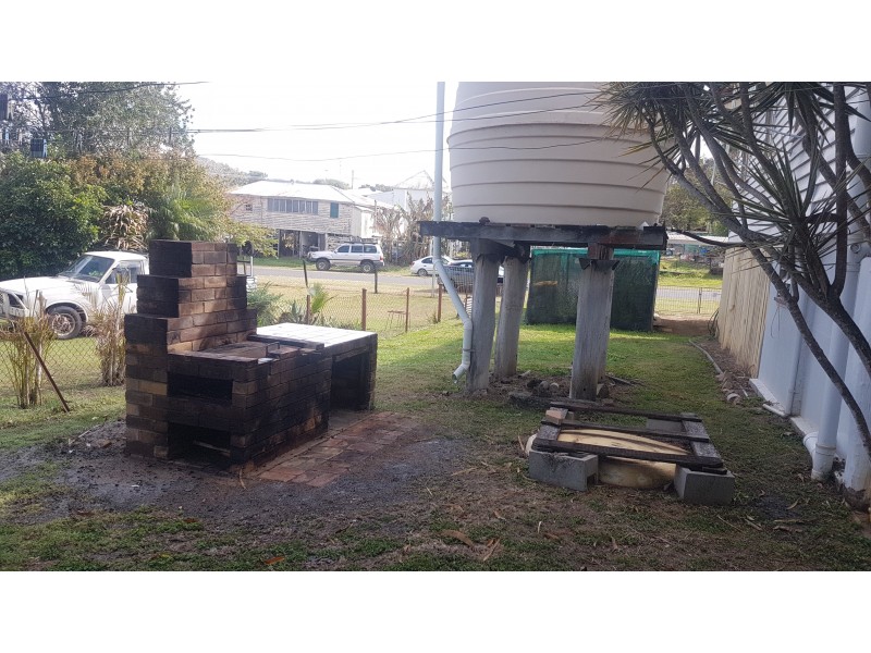 2 Nicholson St, Mount Morgan QLD 4714