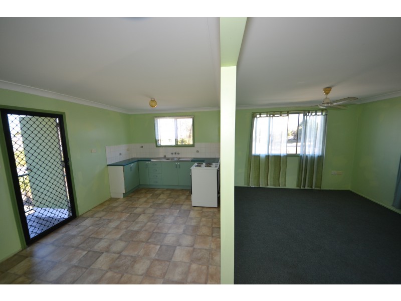 37 Cowan St, Gracemere QLD 4702