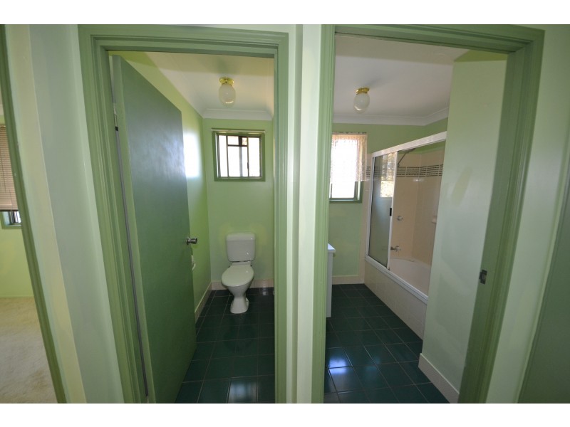 37 Cowan St, Gracemere QLD 4702
