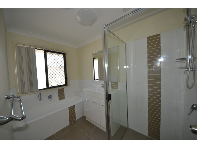 4 Dunnett St, Gracemere QLD 4702