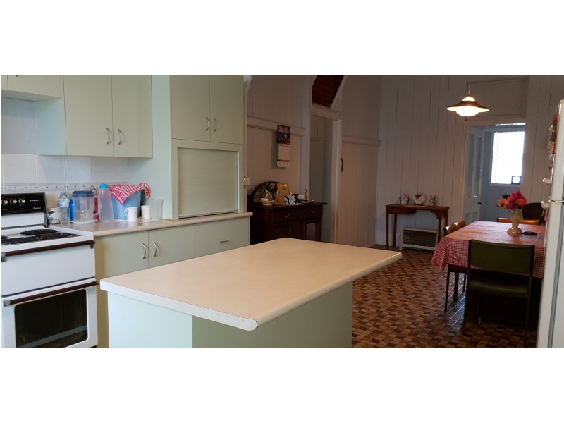 16 Morgan St, Mount Morgan QLD 4714