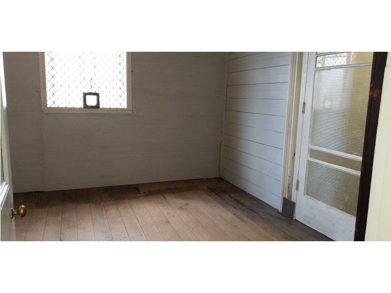 16 Morgan St, Mount Morgan QLD 4714