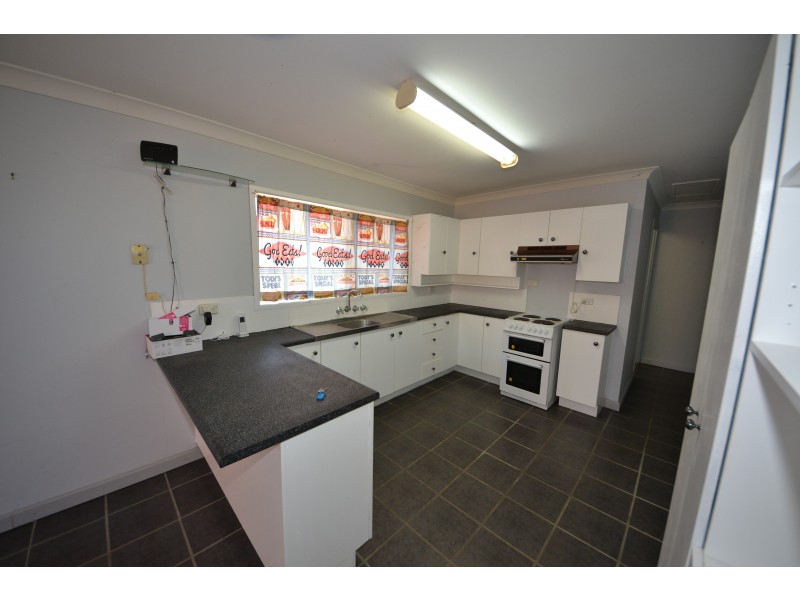 54 Elizabeth St, Gracemere QLD 4702