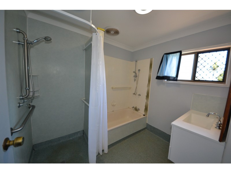 54 Elizabeth St, Gracemere QLD 4702