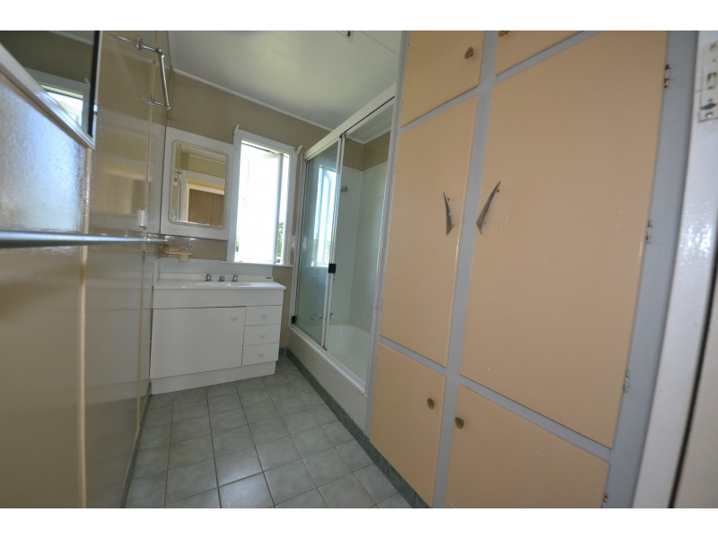 25 Lawrie St, Gracemere QLD 4702