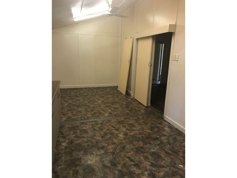 38 Gordon Street, Mount Morgan QLD 4714