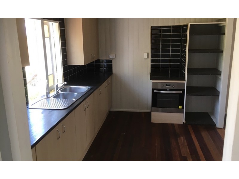 6 North St, Mount Morgan QLD 4714