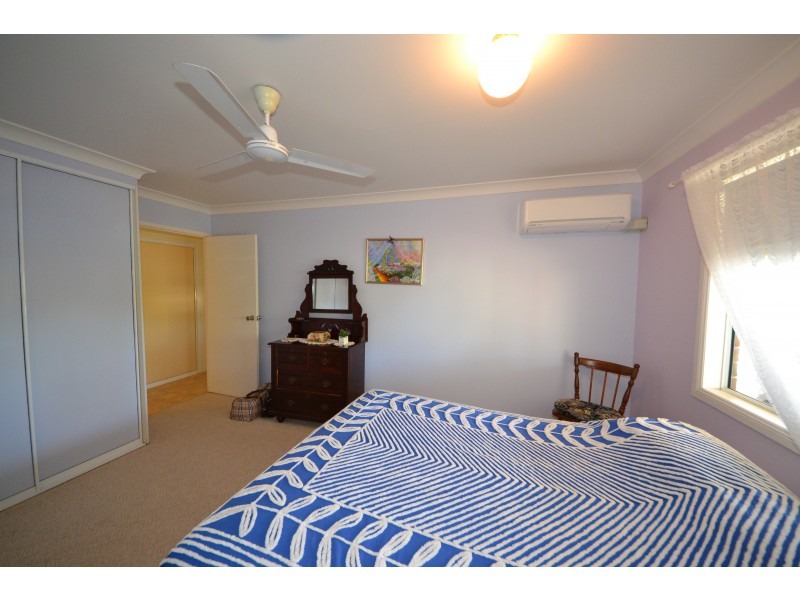 17 Archer Rd, Gracemere QLD 4702