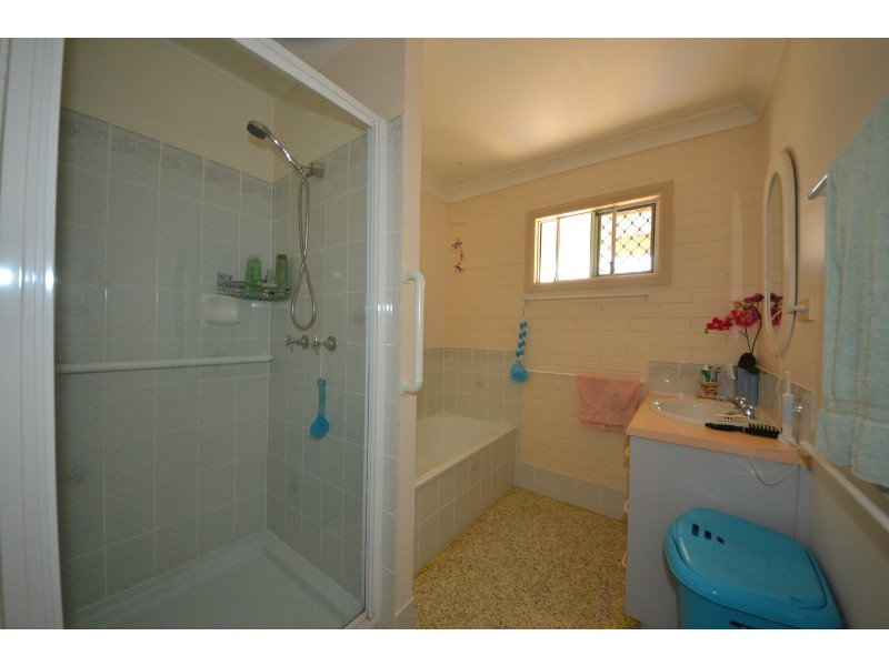 17 Archer Rd, Gracemere QLD 4702