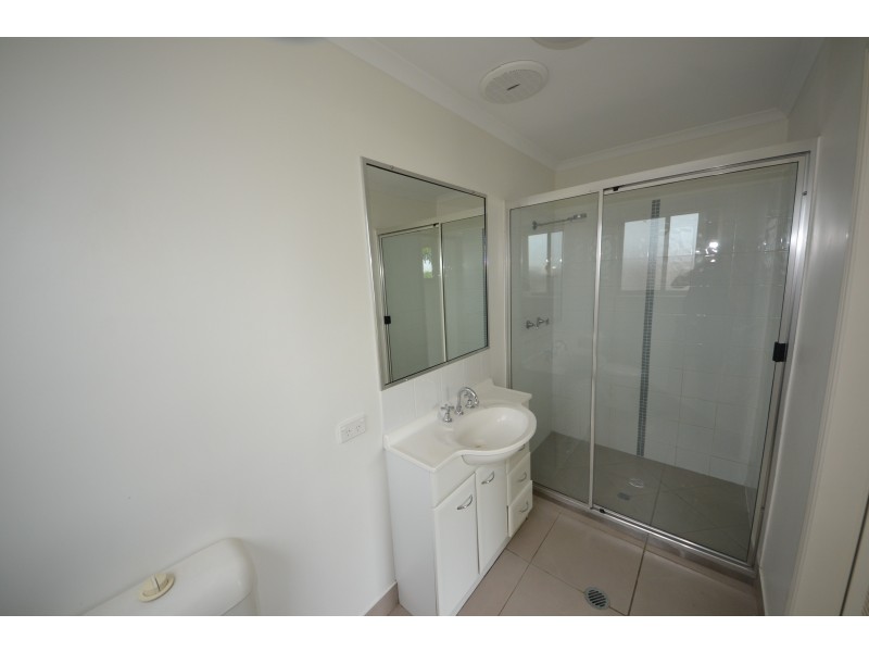 2 Rosella Dr, Gracemere QLD 4702